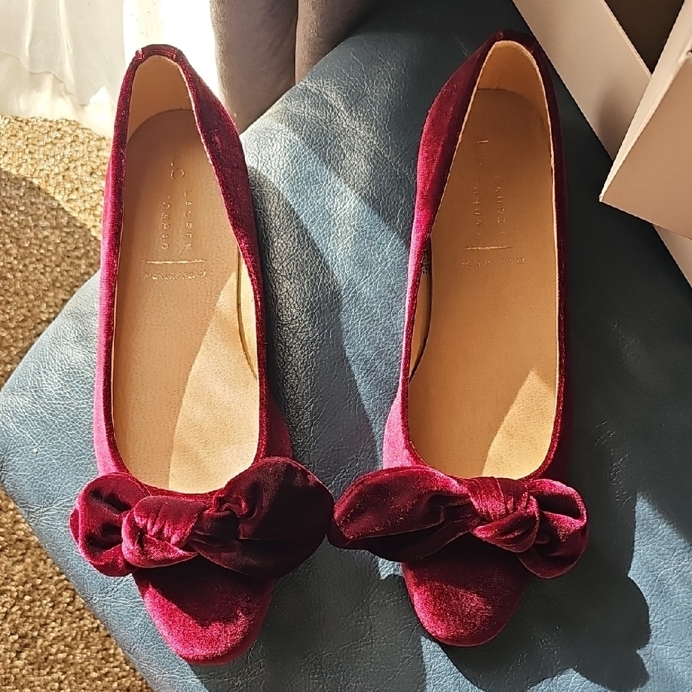 Velvet Bow Flats in Burgundy